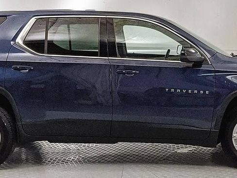 Used 2023 Chevrolet Traverse LS FWD image 2