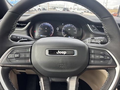 New 2025 Jeep Grand Cherokee Limited w/ Trailer Tow Package image 24