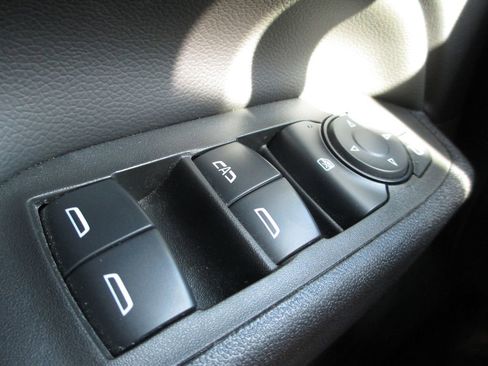 Used 2024 Chevrolet Equinox LT image 25