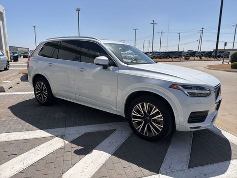 Used 2020 Volvo XC90 T5 Momentum w/ Protection Package Premier FWD image 3