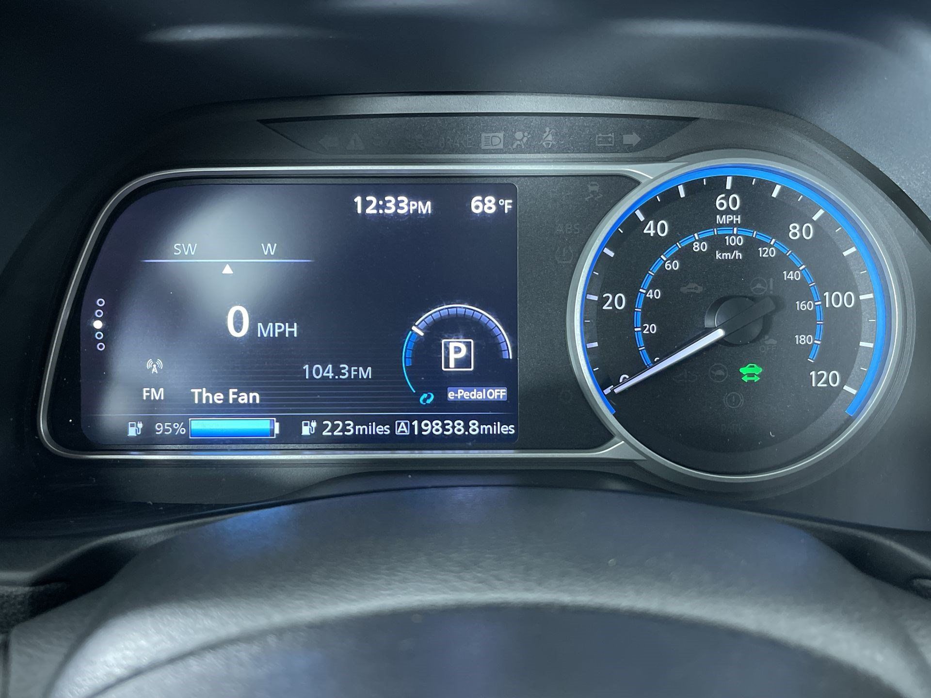 Certified 2025 Nissan Leaf SV Plus FWD image 17