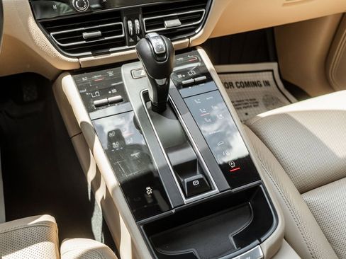 Used 2022 Porsche Macan image 22