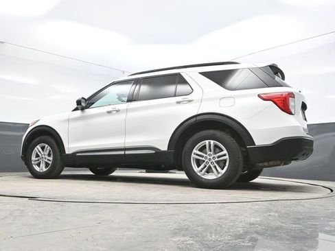 Used 2022 Ford Explorer XLT image 29