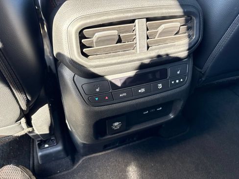 Used 2025 Honda Pilot Black Edition image 17