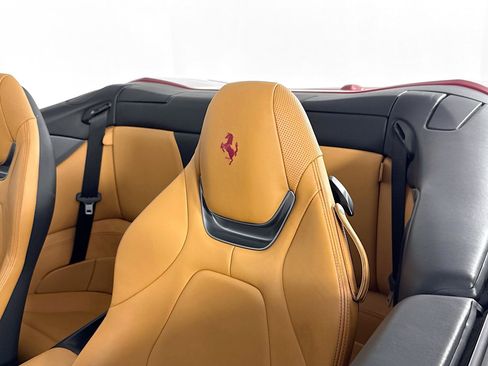 Used 2019 Ferrari Portofino RWD image 43