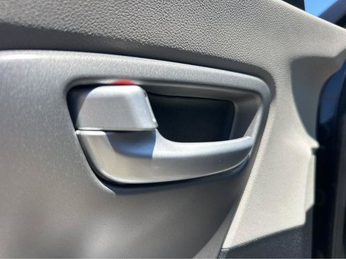 Used 2018 Kia Niro LX FWD image 32