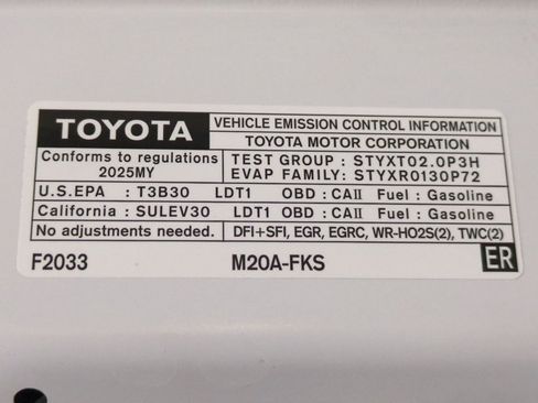 Used 2025 Toyota Corolla Cross XLE w/ Convenience Package FWD image 25