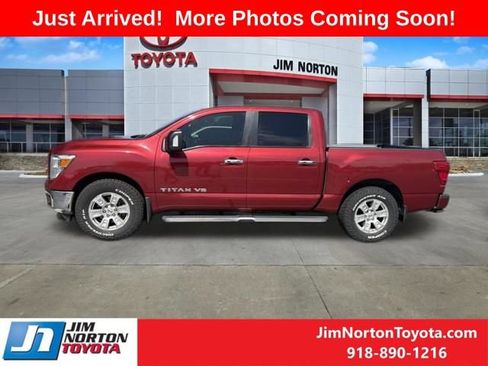 Used 2019 Nissan Titan SV w/ SV Convenience Package RWD image 3