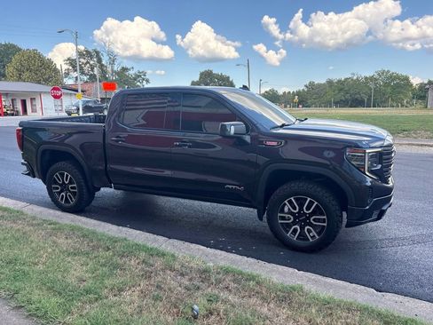 Used 2022 GMC Sierra 1500 AT4 w/ AT4 Preferred Package AWD/4WD image 7
