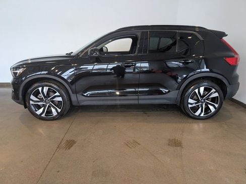 Used 2023 Volvo XC40 B5 Plus w/ Driver Assist Package image 3