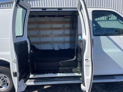 Used 2024 Chevrolet Express 2500 Work Van w/ Driver Convenience Package image 18