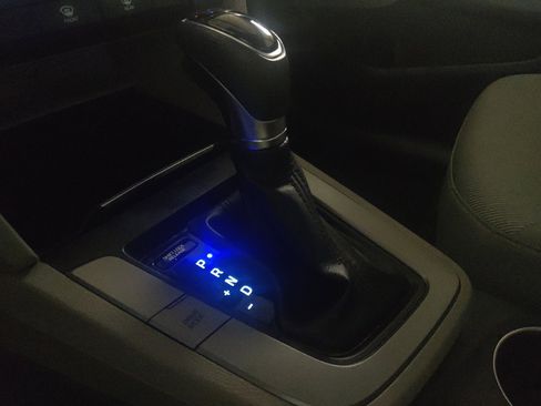 Used 2017 Hyundai Elantra SE FWD image 26