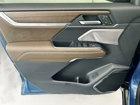 Used 2026 GMC Acadia Denali Ultimate w/ LPO, Floor Liner Package FWD image 23