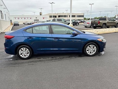 Used 2018 Hyundai Elantra SE FWD image 5