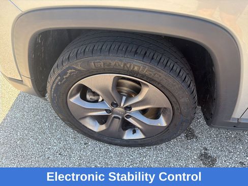 Used 2022 Jeep Compass Latitude image 25