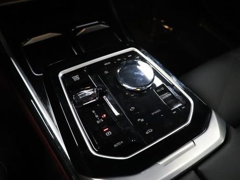 Used 2026 BMW 740i xDrive AWD/4WD image 32