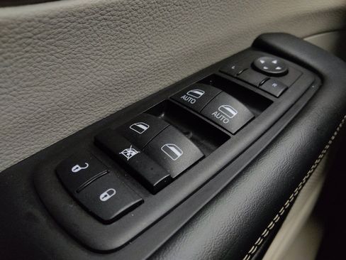 Used 2023 Chrysler Voyager LX FWD image 27