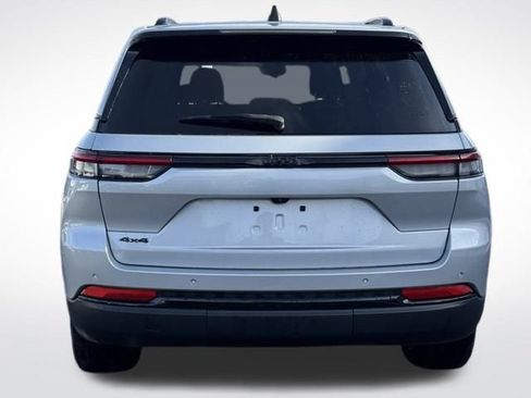 Used 2023 Jeep Grand Cherokee Altitude image 7