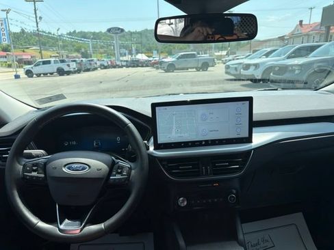 Used 2023 Ford Escape Platinum AWD/4WD image 21