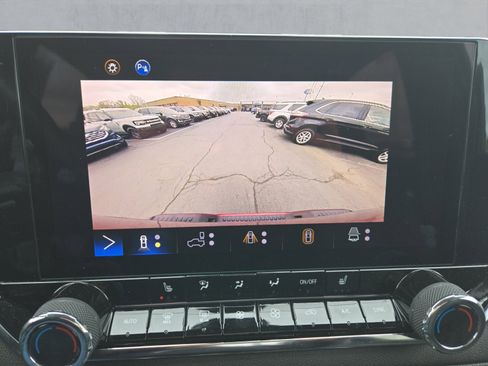 Used 2023 Chevrolet Colorado LT w/ LT Convenience Package III AWD/4WD image 19