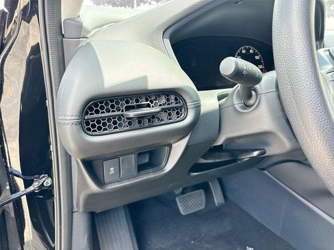 Certified 2026 Honda HR-V LX image 9