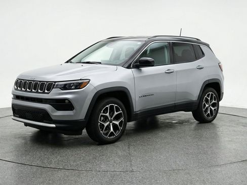 Used 2025 Jeep Compass Limited AWD/4WD image 3