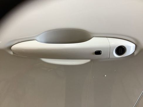 Used 2023 Jeep Compass Limited image 13