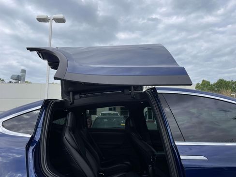 Used 2018 Tesla Model X 75D image 34