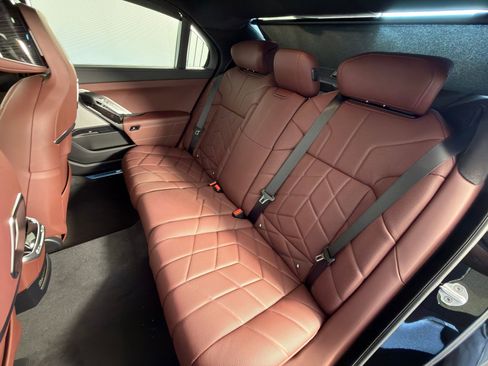 New 2026 BMW 740i w/ Executive Package image 28