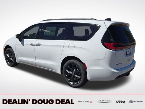 New 2026 Chrysler Pacifica Limited AWD/4WD image 3