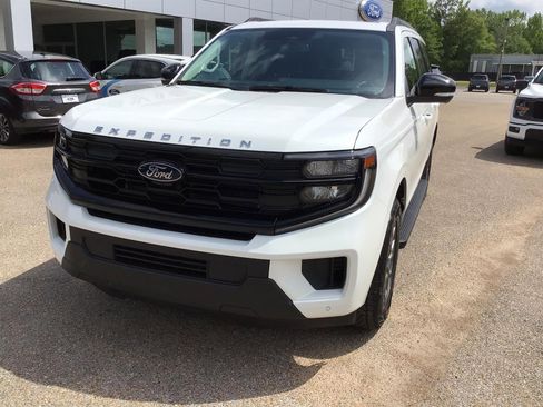 New 2026 Ford Expedition Active RWD image 5