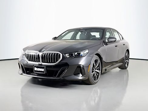 New 2026 BMW 540i xDrive w/ M Sport Package AWD/4WD image 3