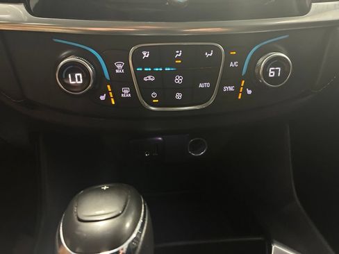 Used 2020 Chevrolet Traverse LT FWD image 25