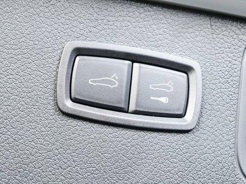 Certified 2026 Porsche Macan AWD/4WD image 31