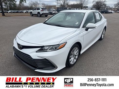 Used 2021 Toyota Camry LE image 1