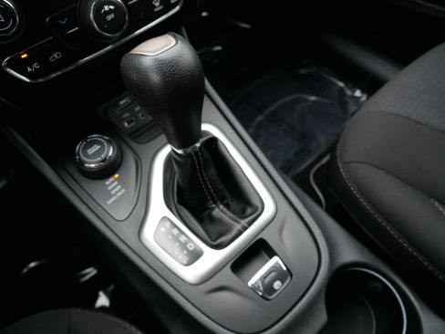 Used 2016 Jeep Cherokee Latitude w/ Cold Weather Group image 24