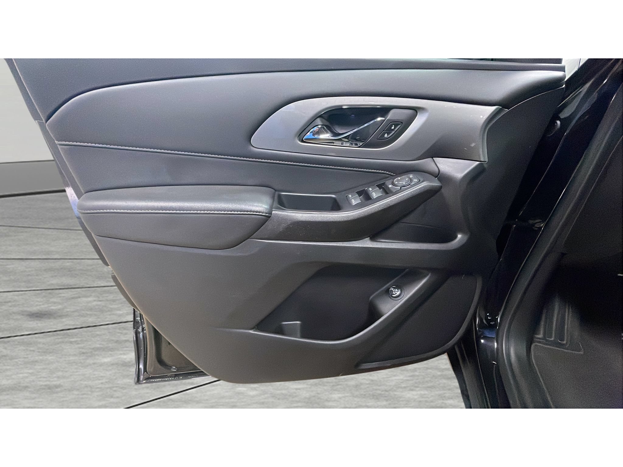 Used 2023 Chevrolet Traverse LT AWD/4WD image 10