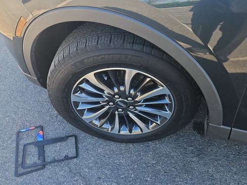 Used 2023 Lincoln Nautilus Reserve w/ Luxury Package image 3