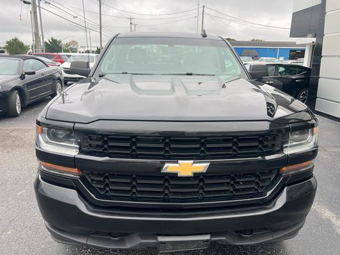 Used 2018 Chevrolet Silverado 1500 Custom w/ Custom Convenience Package AWD/4WD image 8