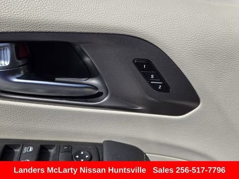 Used 2023 Chrysler Pacifica Touring-L FWD image 26