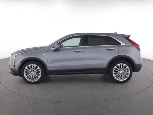 Used 2024 Cadillac XT4 Luxury w/ Cold Weather Package FWD image 7
