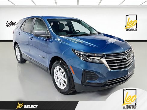 Used 2024 Chevrolet Equinox LS w/ LS Convenience Package FWD image 3