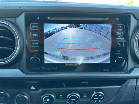 Used 2018 Toyota Tacoma TRD Off-Road w/ Technology Package image 13