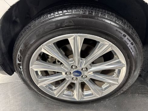 Used 2018 Ford Edge Titanium w/ Equipment Group 302A AWD/4WD image 2