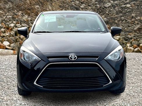 Used 2017 Toyota Yaris iA image 3