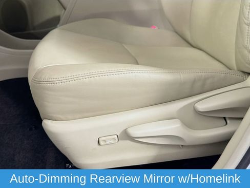 Used 2014 Toyota Prius V Five image 23