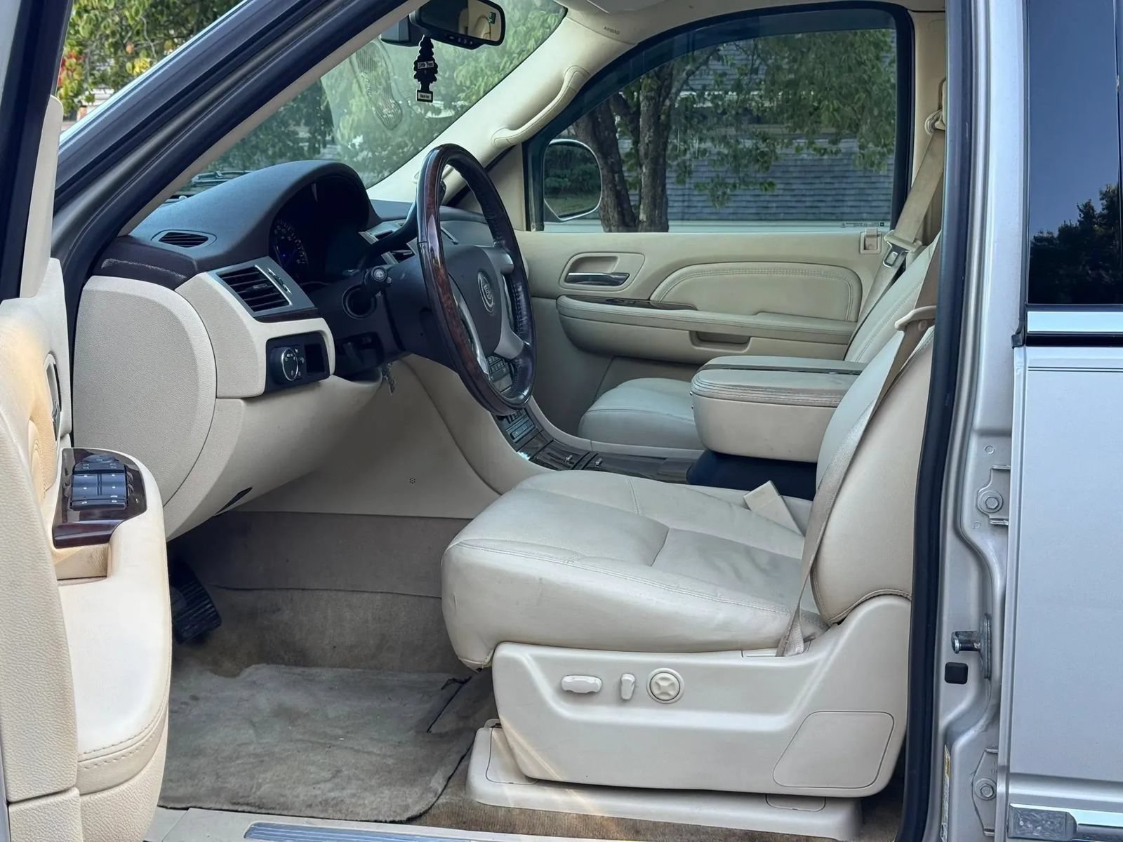 Used 2008 Cadillac Escalade AWD image 11