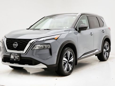 Used 2023 Nissan Rogue Platinum w/ Platinum Premium Package image 2