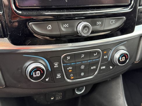 Used 2021 Chevrolet Traverse RS FWD image 16