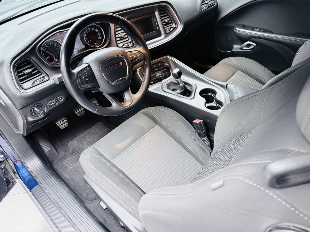 Used 2017 Dodge Challenger R/T RWD image 9